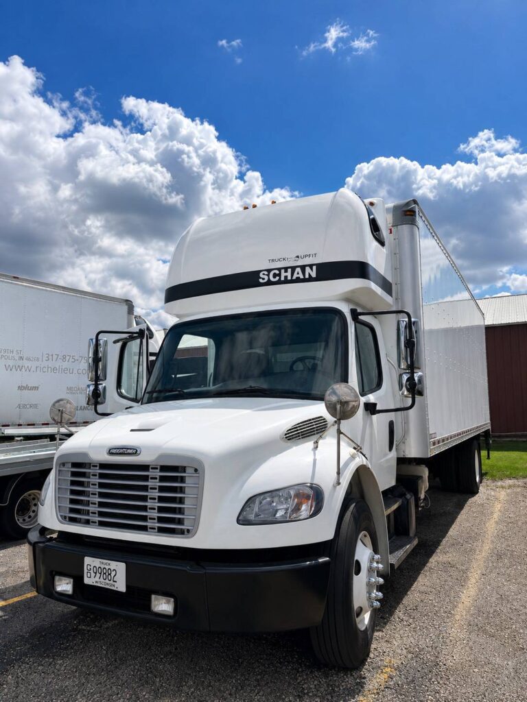 Freightliner M2 White XL